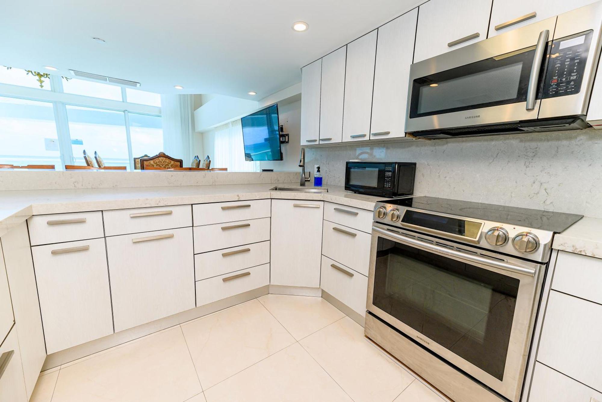 ميامي بيتش Seastays Apartments الغرفة الصورة